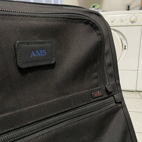 TUMI Alpha Continental Expandable 21" Carry On Upright Luggage 2 Wheel - Picture 2 of 15